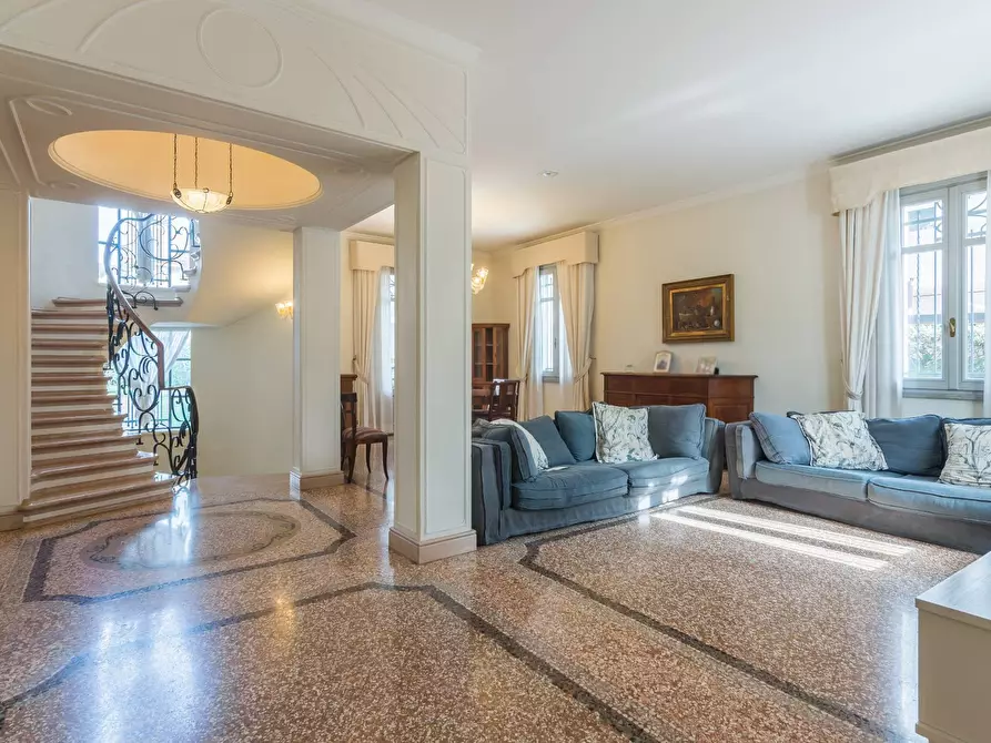 Immagine 10 di Villa in vendita  in Viale D. Chiesa a Riccione