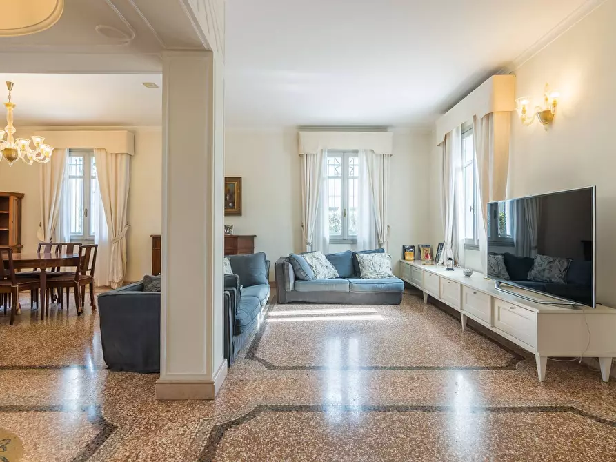 Immagine 11 di Villa in vendita  in Viale D. Chiesa a Riccione