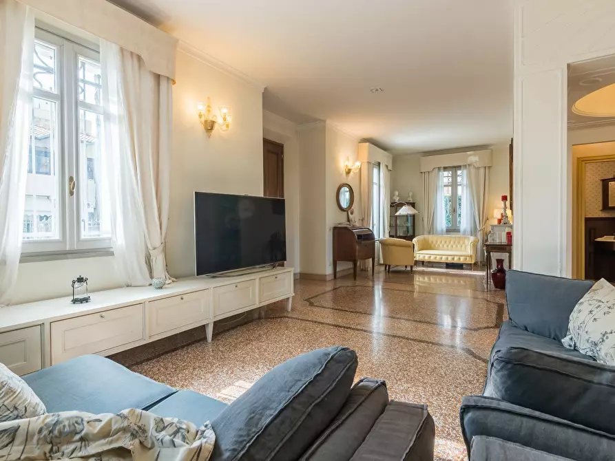 Immagine 14 di Villa in vendita  in Viale D. Chiesa a Riccione