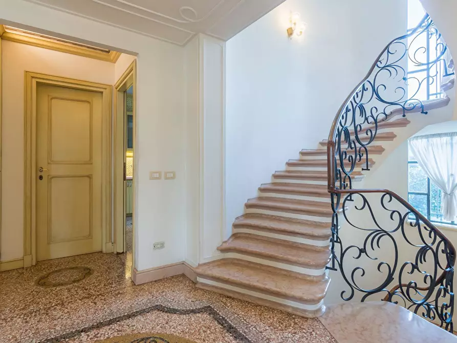 Immagine 15 di Villa in vendita  in Viale D. Chiesa a Riccione