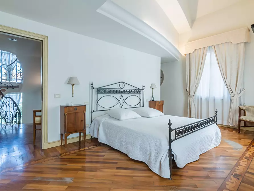 Immagine 21 di Villa in vendita  in Viale D. Chiesa a Riccione