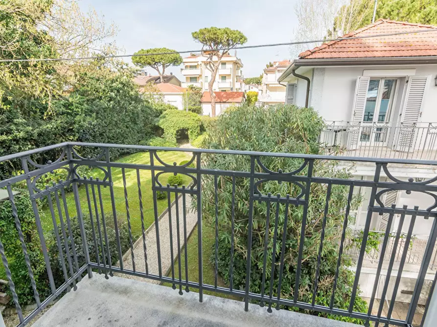 Immagine 25 di Villa in vendita  in Viale D. Chiesa a Riccione