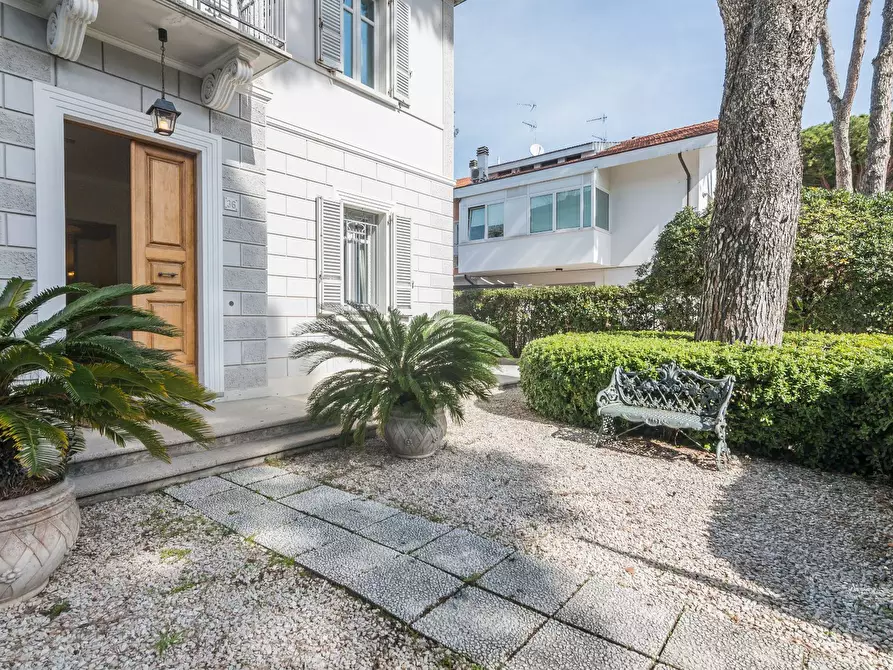 Immagine 4 di Villa in vendita  in Viale D. Chiesa a Riccione