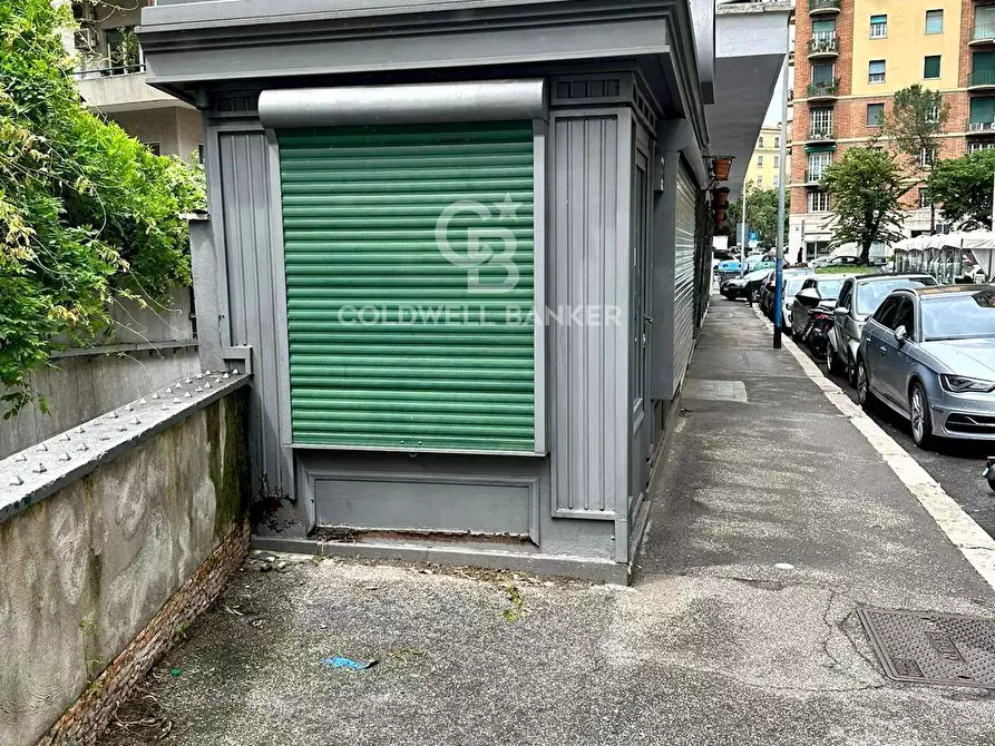 Immagine 20 di Negozio in vendita  in Via Bellinzona a Roma