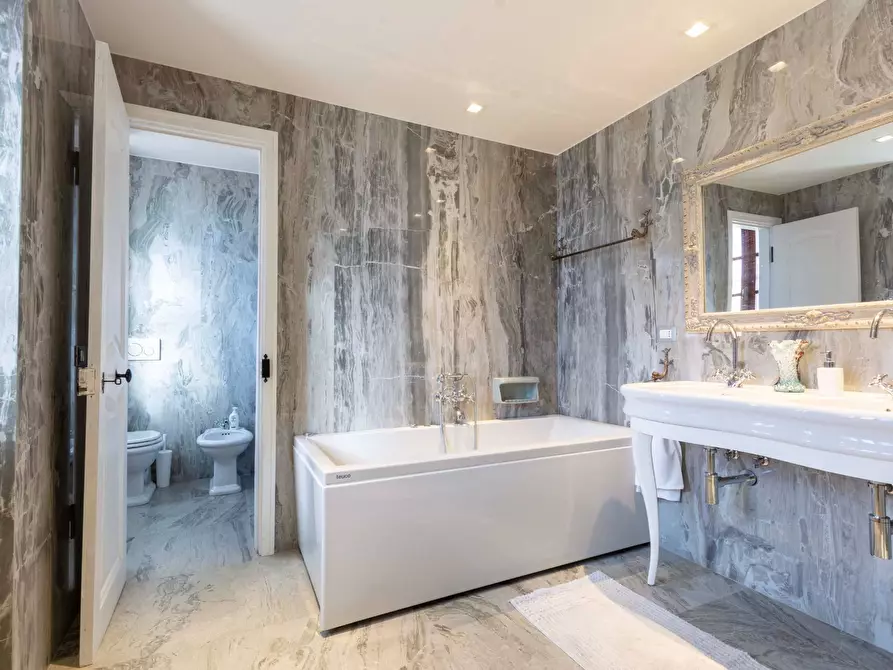 Immagine 21 di Villa in vendita  in Località Pozzuolo a Lerici