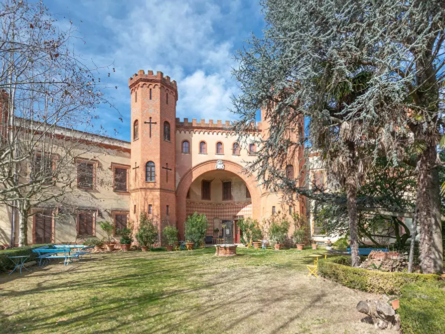Immagine 2 di Castello in vendita  in Via Roma a Baldissero D'alba