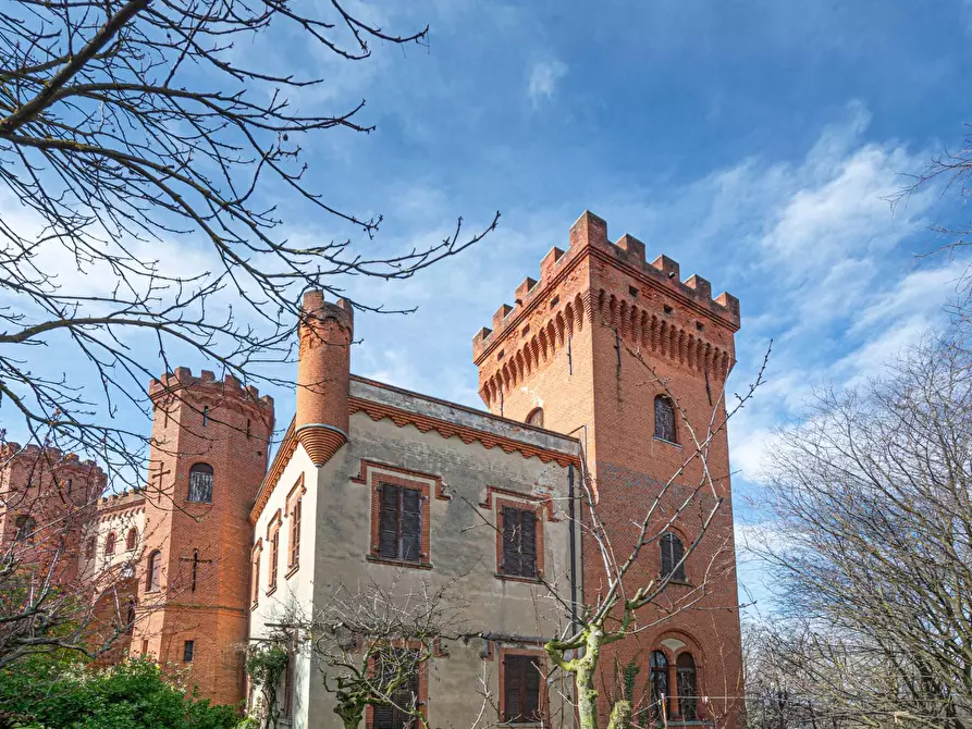 Immagine 3 di Castello in vendita  in Via Roma a Baldissero D'alba