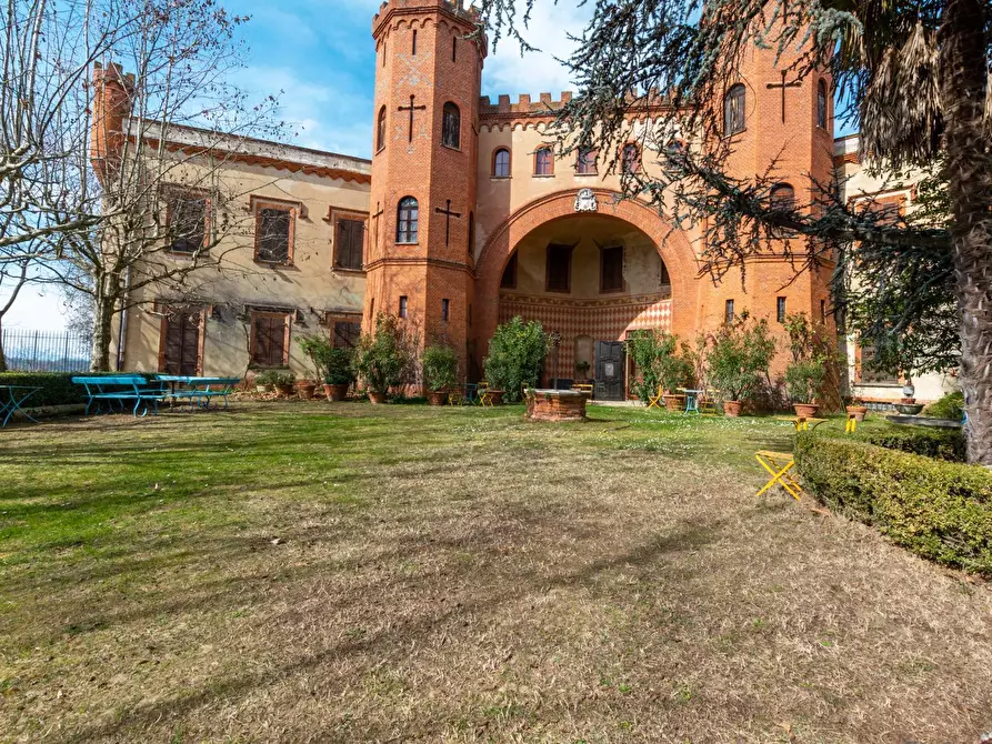 Immagine 6 di Castello in vendita  in Via Roma a Baldissero D'alba