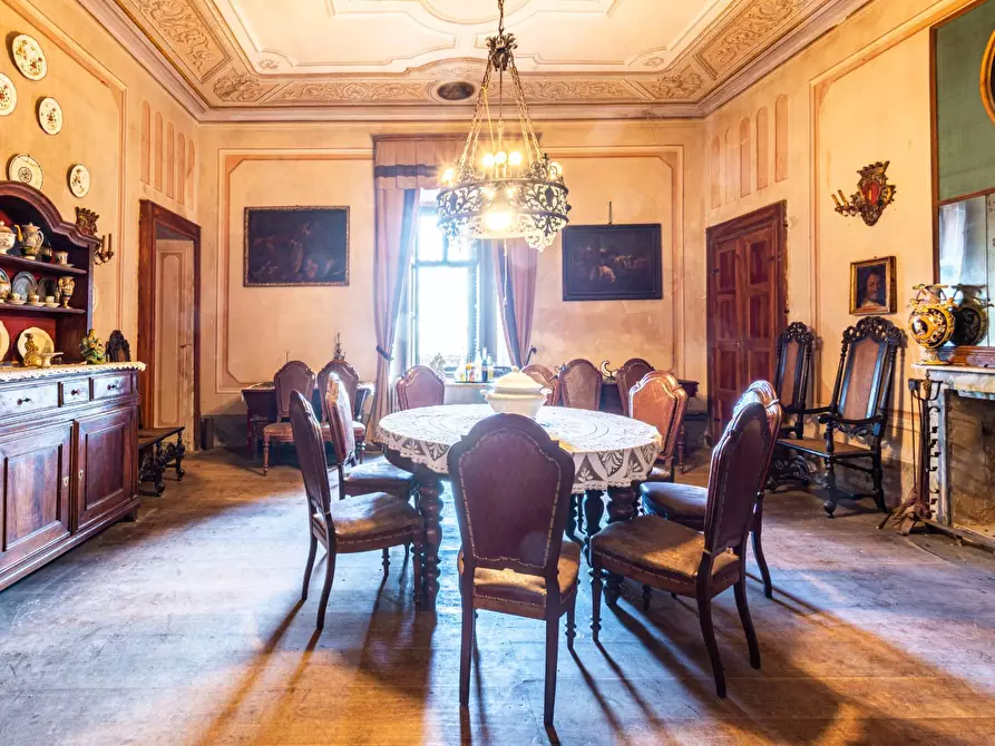 Immagine 8 di Castello in vendita  in Via Roma a Baldissero D'alba