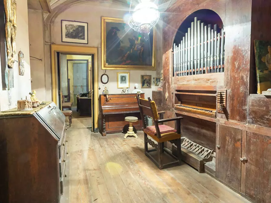 Immagine 11 di Castello in vendita  in Via Roma a Baldissero D'alba