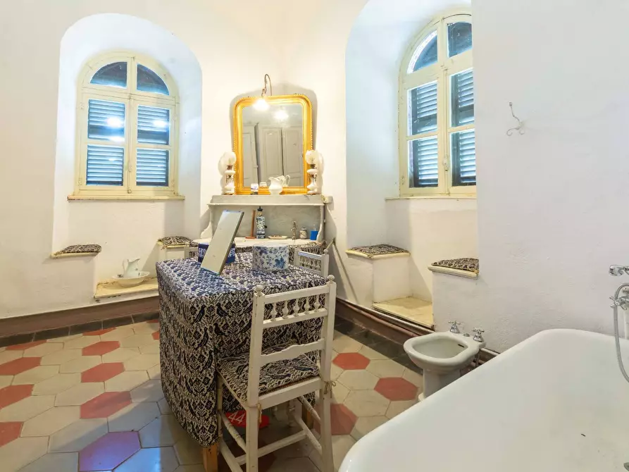 Immagine 17 di Castello in vendita  in Via Roma a Baldissero D'alba