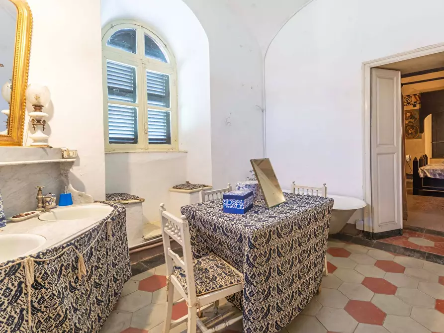 Immagine 18 di Castello in vendita  in Via Roma a Baldissero D'alba