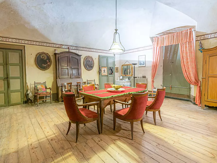 Immagine 21 di Castello in vendita  in Via Roma a Baldissero D'alba