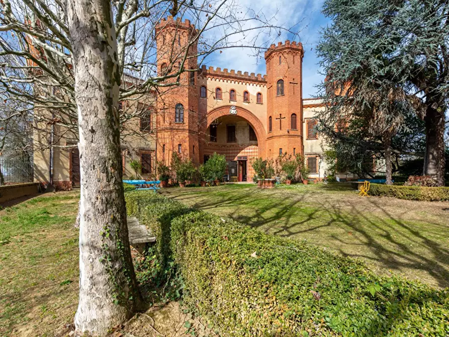 Immagine 25 di Castello in vendita  in Via Roma a Baldissero D'alba