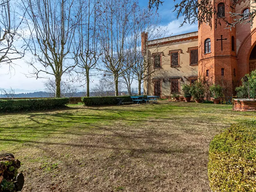 Immagine 26 di Castello in vendita  in Via Roma a Baldissero D'alba