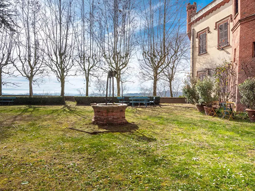 Immagine 28 di Castello in vendita  in Via Roma a Baldissero D'alba