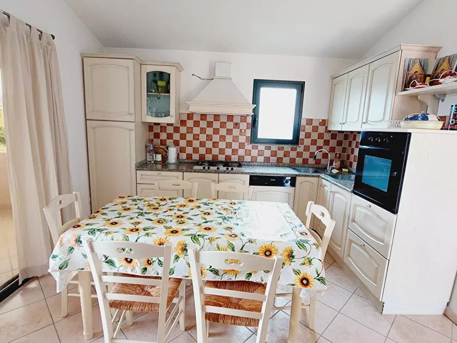 Immagine 1 di Appartamento in vendita  in via mannironi a Budoni