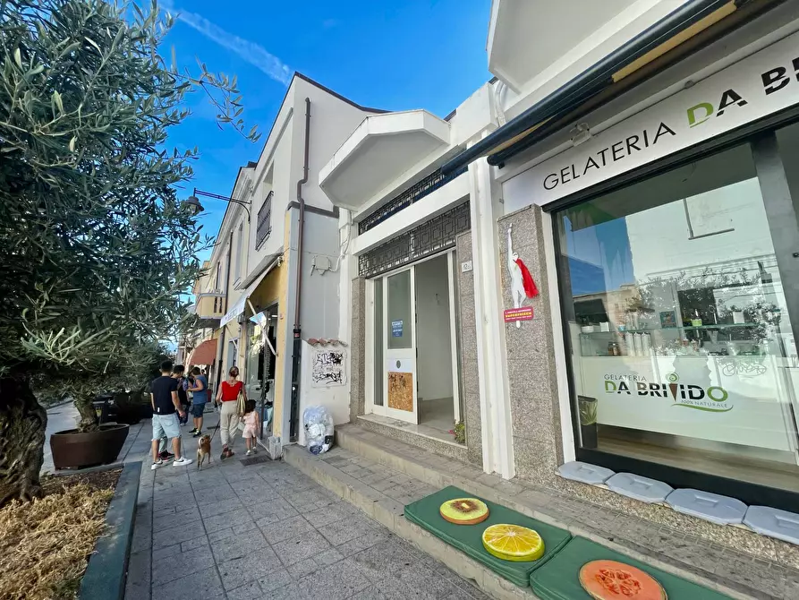 Immagine 5 di Negozio in affitto  in Via Regina Elena a Olbia