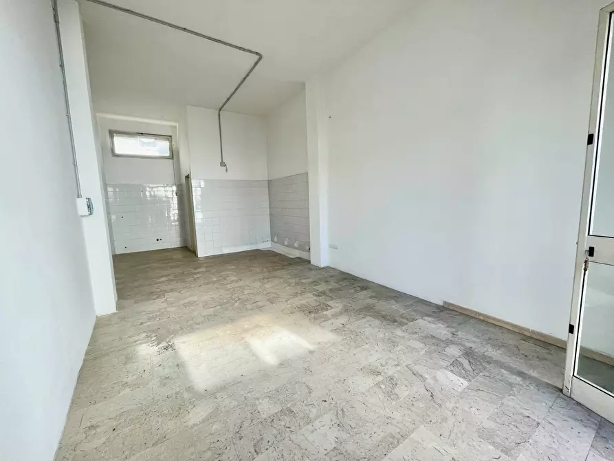 Immagine 8 di Negozio in affitto  in Via Regina Elena a Olbia