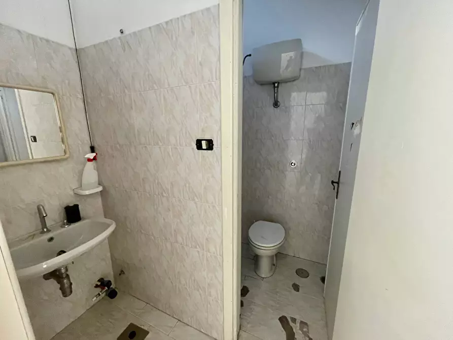 Immagine 11 di Negozio in affitto  in Via Regina Elena a Olbia