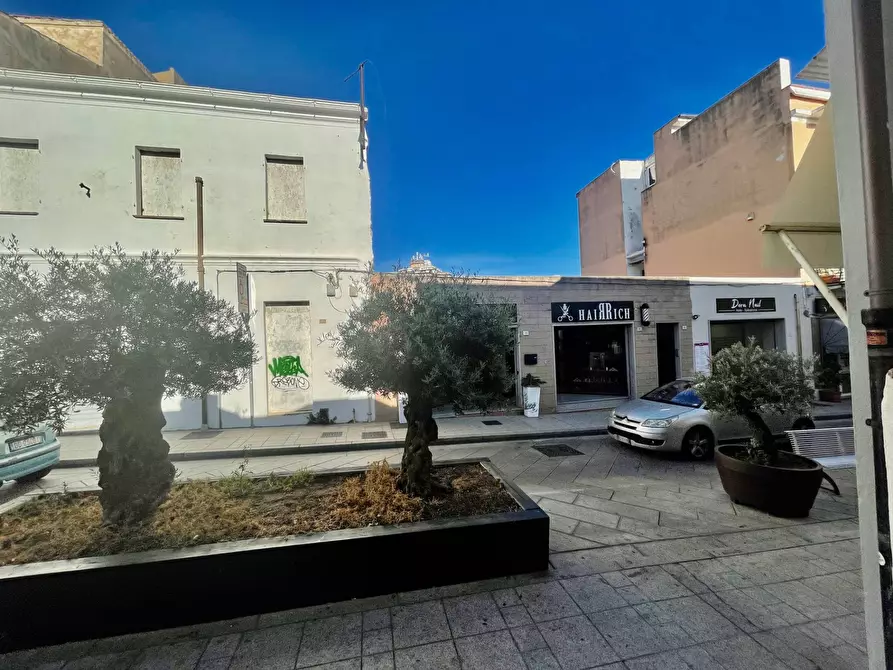 Immagine 16 di Negozio in affitto  in Via Regina Elena a Olbia
