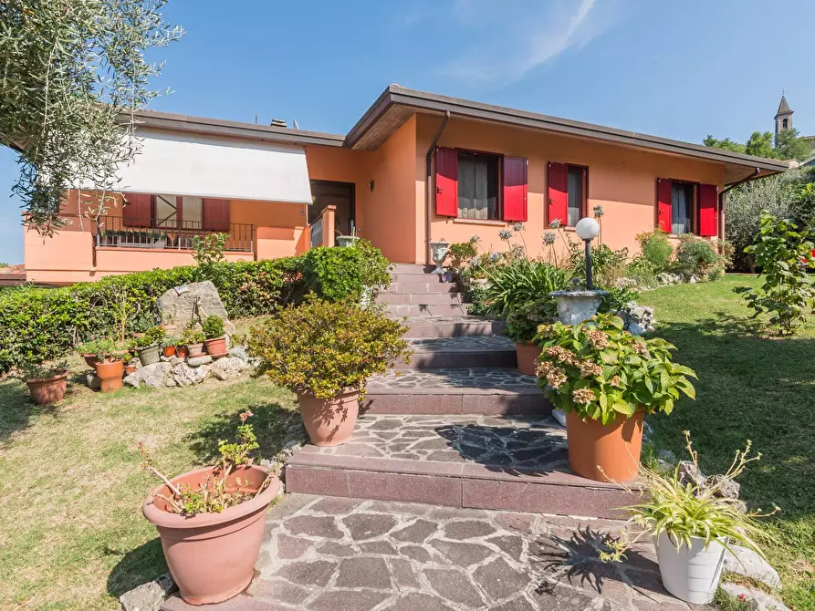 Immagine 1 di Villa in vendita  in Via Peschiere a Saludecio