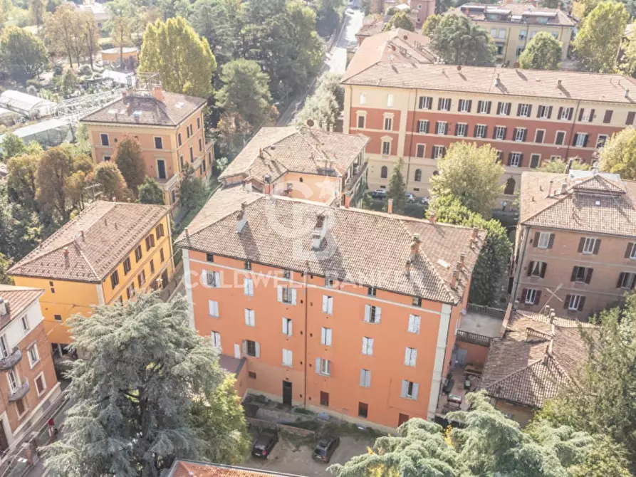 Immagine 1 di Appartamento in vendita  in Via Castiglione a Bologna