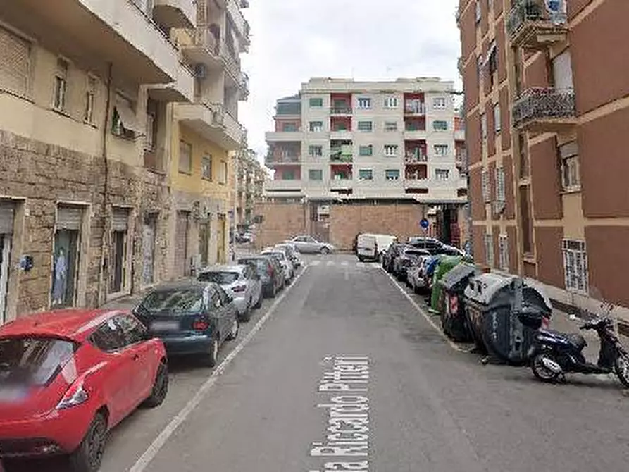 Immagine 1 di Negozio in vendita  in Via Riccardo Pitteri a Roma