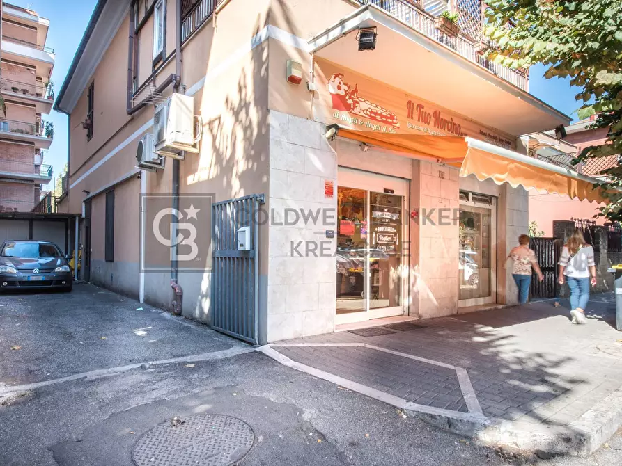 Immagine 2 di Locale commerciale in vendita  in Via San Francesco D'Assisi a Ciampino