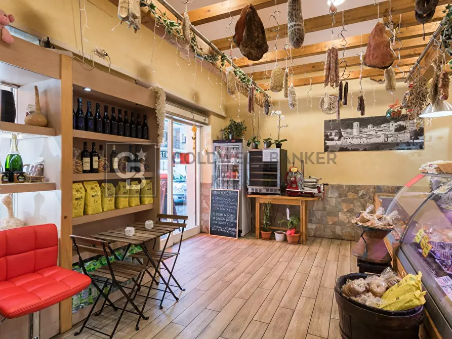 Immagine 4 di Locale commerciale in vendita  in Via San Francesco D'Assisi a Ciampino