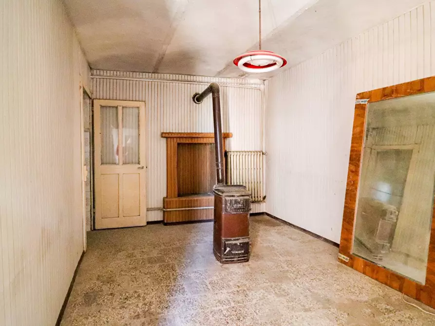 Immagine 8 di Rustico / casale in vendita  in Via Cavour a Cortiglione