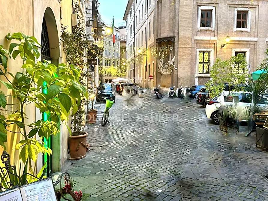 Immagine 1 di Negozio in vendita  in Piazza Del Fico a Roma