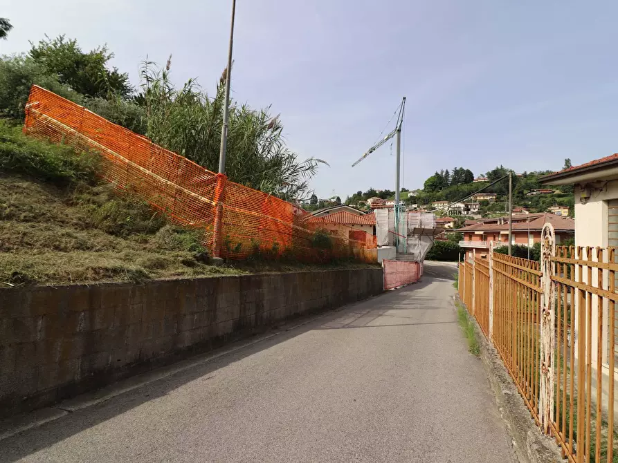 Immagine 30 di Palazzo in vendita  in Via Montà a Monforte D'alba