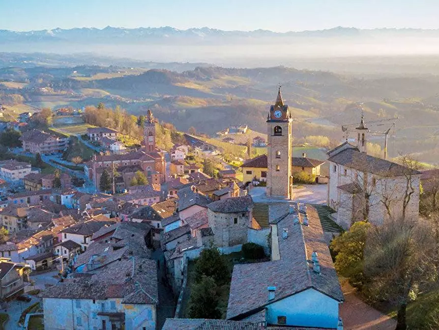 Immagine 27 di Palazzo in vendita  in Via Montà a Monforte D'alba