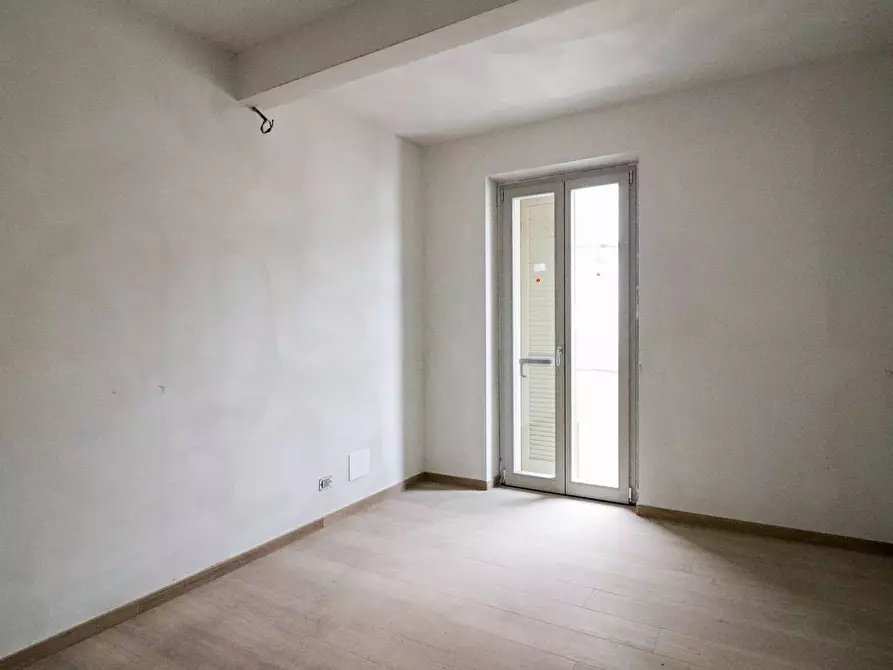 Immagine 8 di Palazzo in vendita  in Via Montà a Monforte D'alba