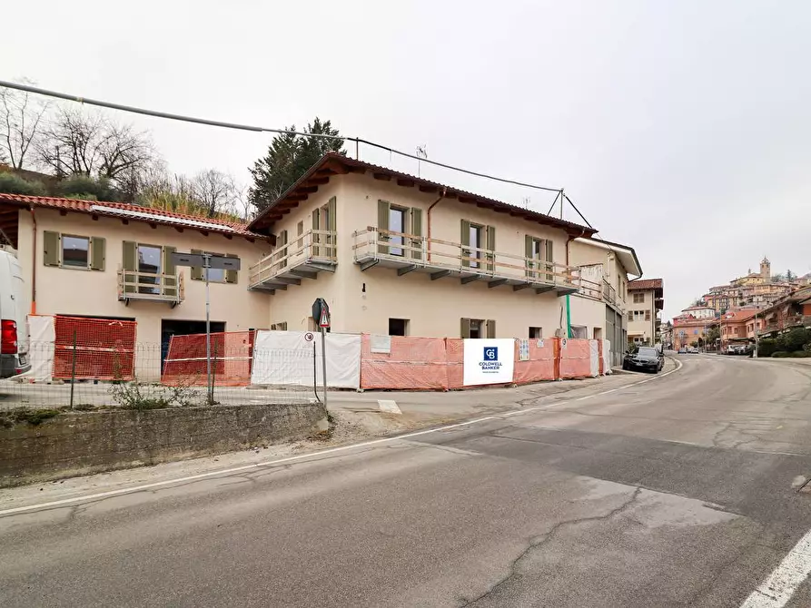 Immagine 1 di Palazzo in vendita  in Via Montà a Monforte D'alba