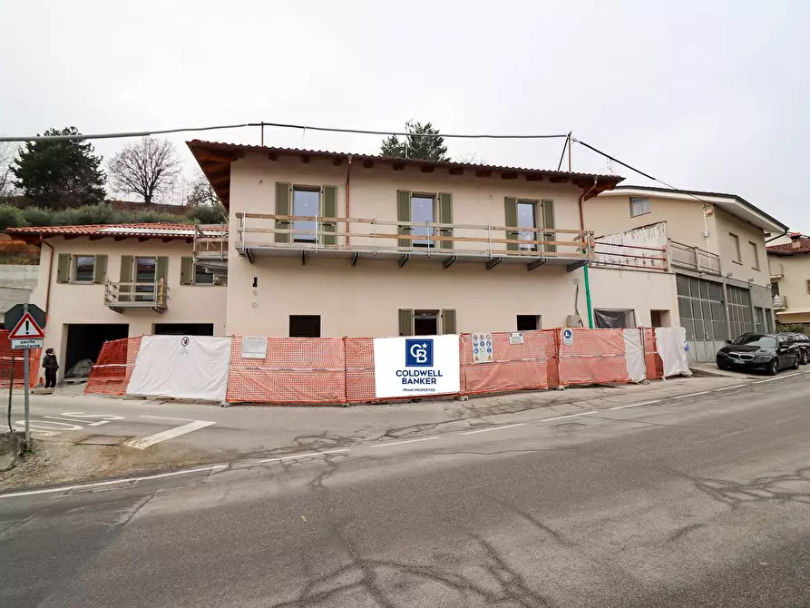 Immagine 2 di Palazzo in vendita  in Via Montà a Monforte D'alba