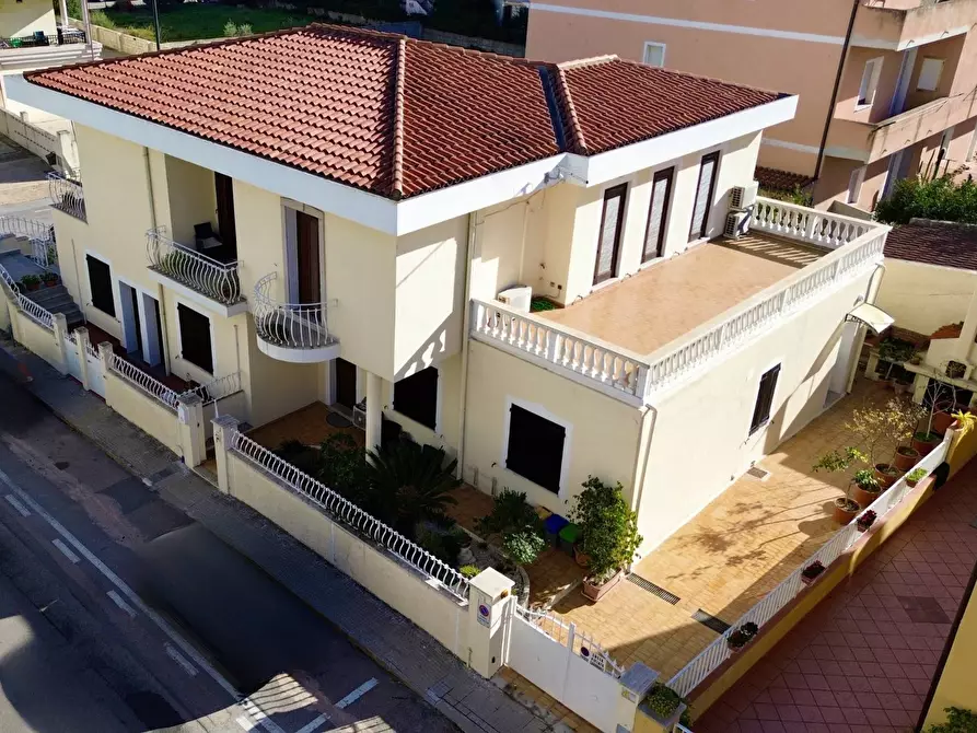 Immagine 1 di Villa in vendita  in Via Lazio a Olbia