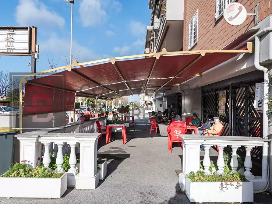 Immagine 2 di Locale commerciale in vendita  in via atene a Ciampino