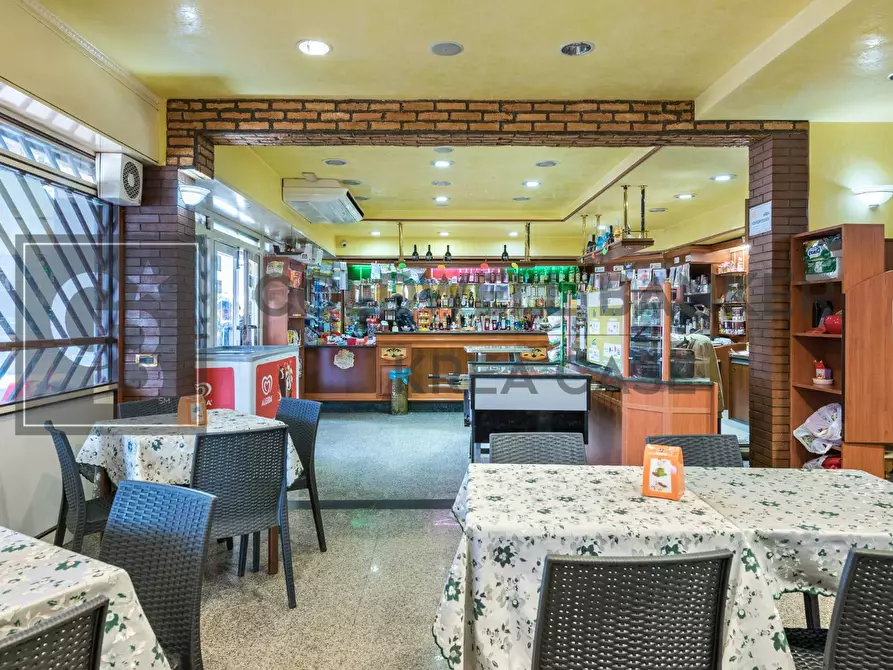 Immagine 6 di Locale commerciale in vendita  in via atene a Ciampino