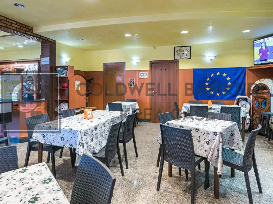 Immagine 7 di Locale commerciale in vendita  in via atene a Ciampino