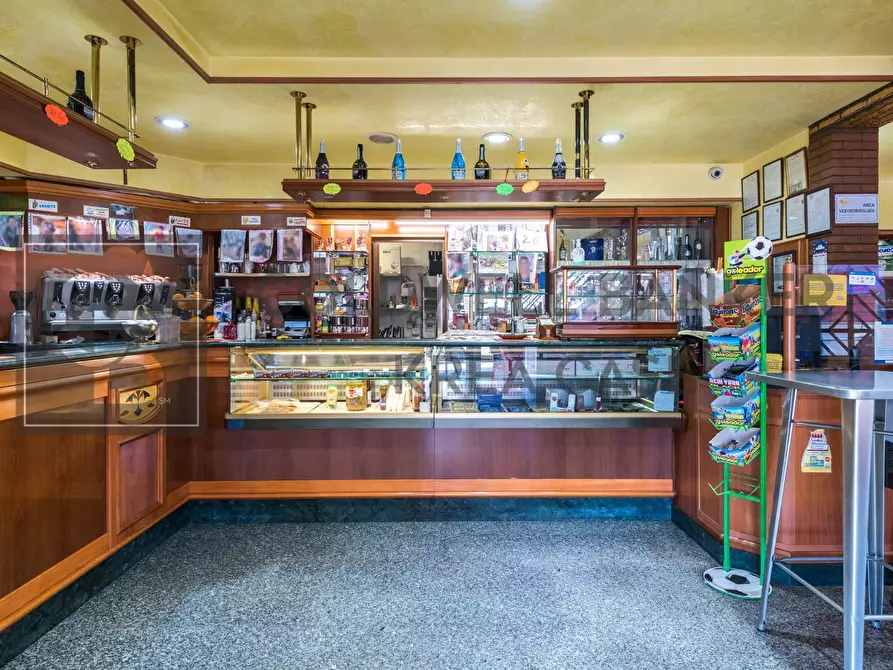 Immagine 8 di Locale commerciale in vendita  in via atene a Ciampino