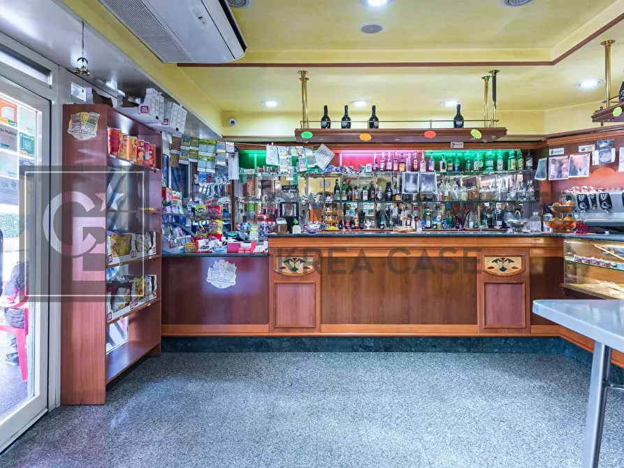 Immagine 9 di Locale commerciale in vendita  in via atene a Ciampino