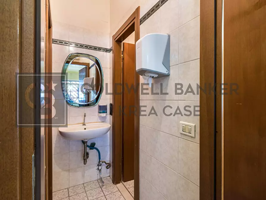 Immagine 14 di Locale commerciale in vendita  in via atene a Ciampino