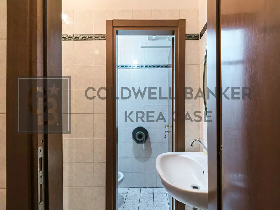 Immagine 15 di Locale commerciale in vendita  in via atene a Ciampino