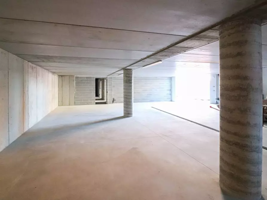 Immagine 23 di Palazzo in vendita  in Via Montà a Monforte D'alba