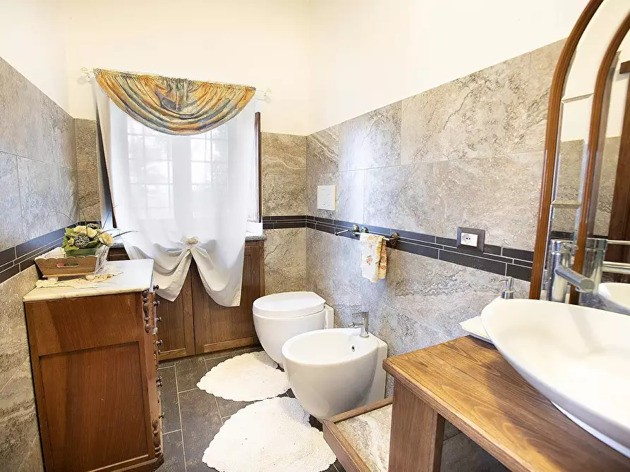 Immagine 13 di Rustico / casale in vendita  in Strada Provinciale Bomarzese a Bomarzo