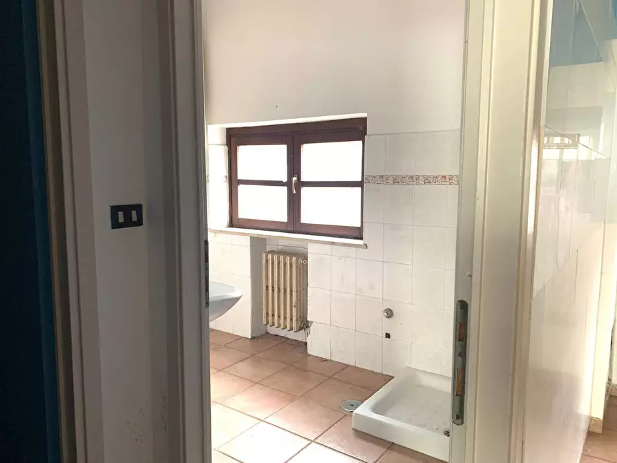 Immagine 8 di Locale commerciale in affitto  in Via della Stazione a Viterbo