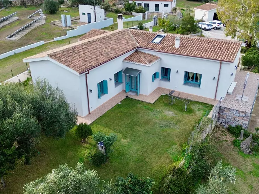 Immagine 3 di Villa in vendita  in Strada statale 125 a Olbia