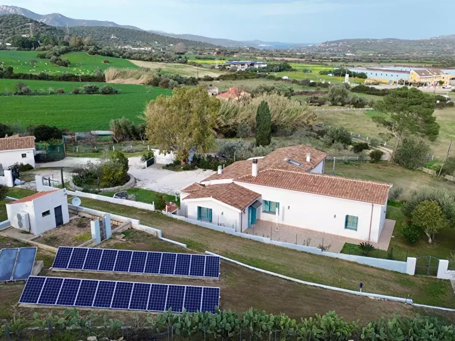 Immagine 18 di Villa in vendita  in Strada statale 125 a Olbia